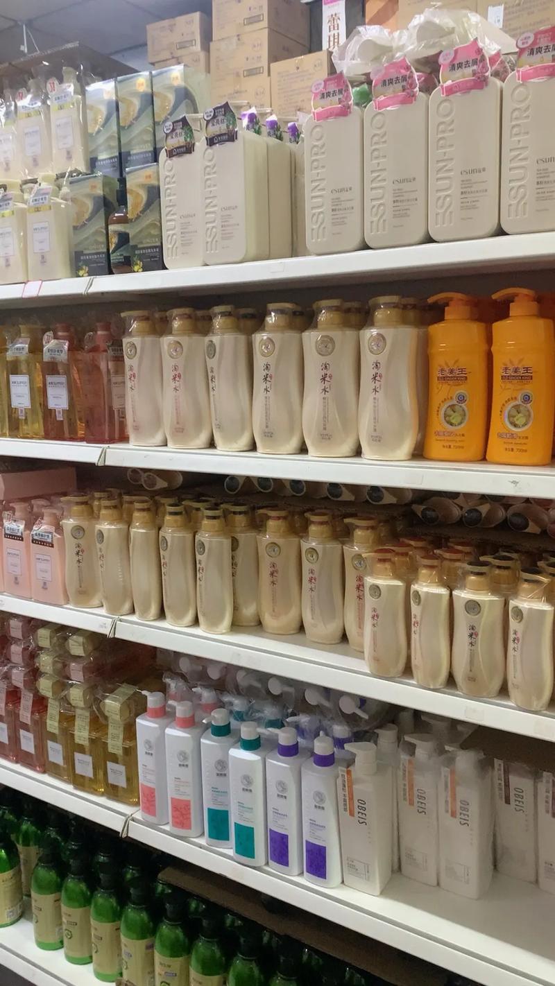 曉航化妝品批發(fā) 誠信經(jīng)營，質(zhì)量第一，歡迎新老客戶光臨